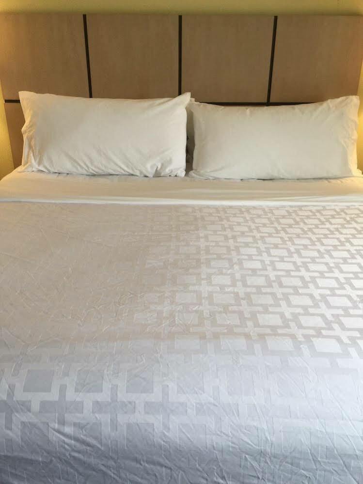 Candlewood Suites Lincoln By Ihg Exteriör bild